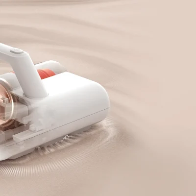 جارو و کنه‌زدای شیائومی Mijia Dust Mite Vacuum 2 روی مبل و فرش